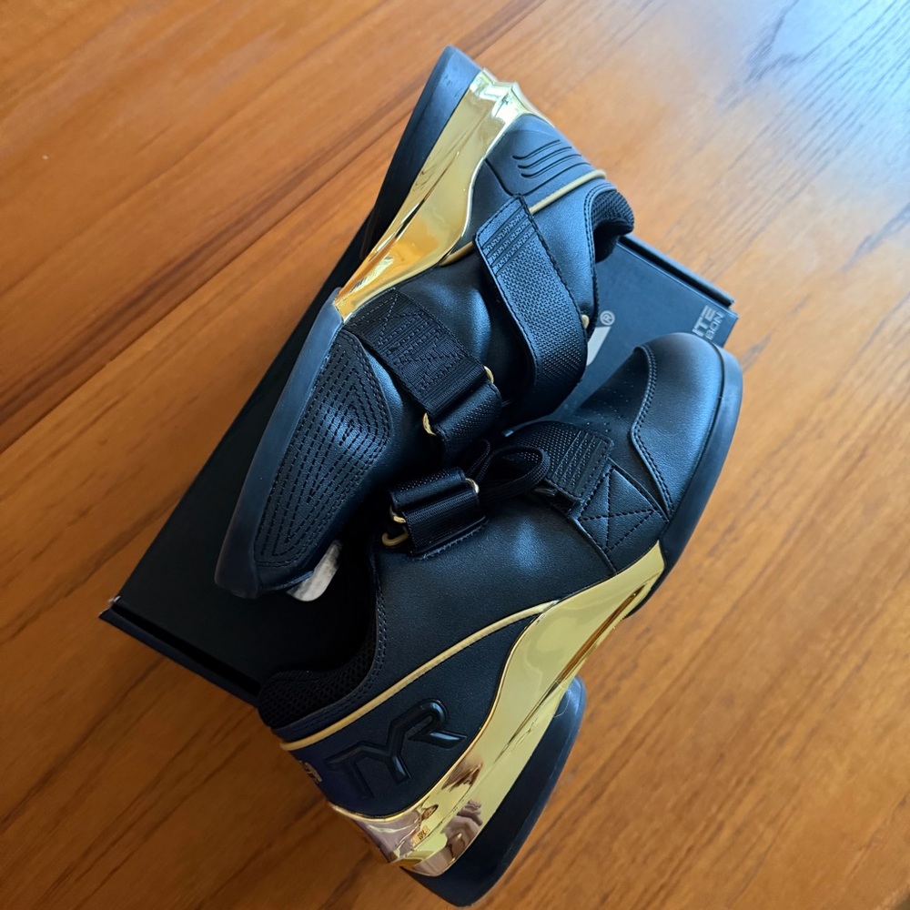 Women's TYRFORCE Elite Carbon Lifter in black / gold